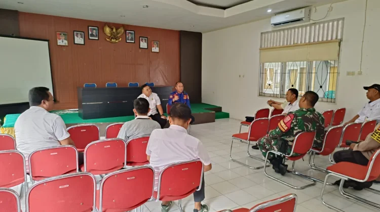 Babinsa Kelurahan Kampung Empat Memonitor Rapat Koordinasi