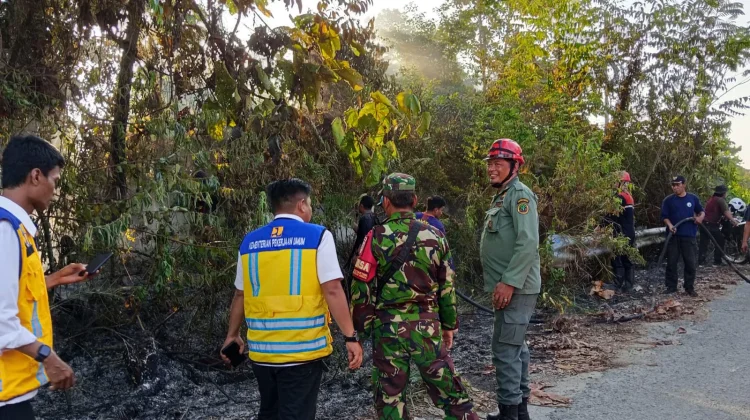Kebakaran lahan kosong di wilayah Kel. Pantai Amal