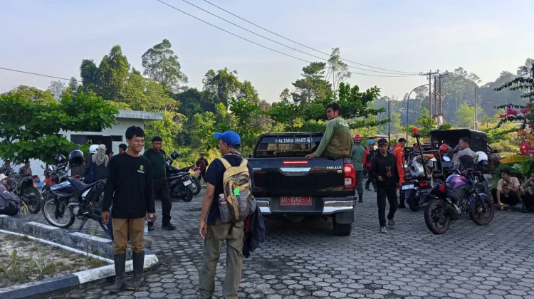 Kebakaran lahan kosong di wilayah Kel. Pantai Amal