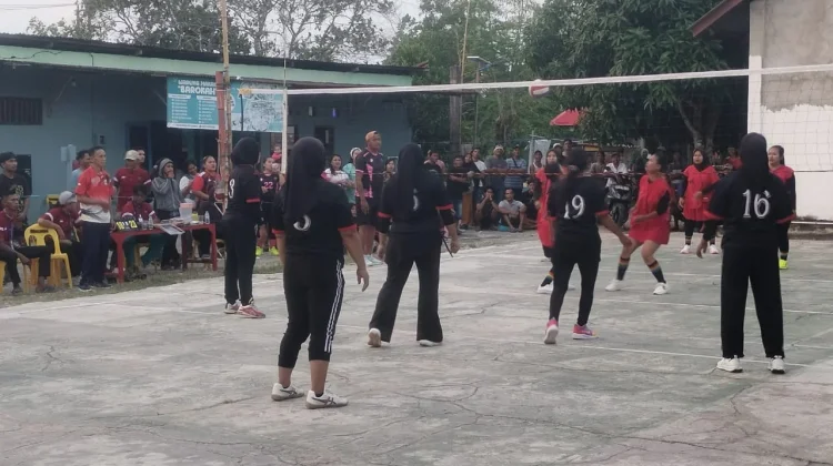 Kegiatan Pembukaan Tournamen Bola Voli putri dan Mini soccer Kelurahan Juata