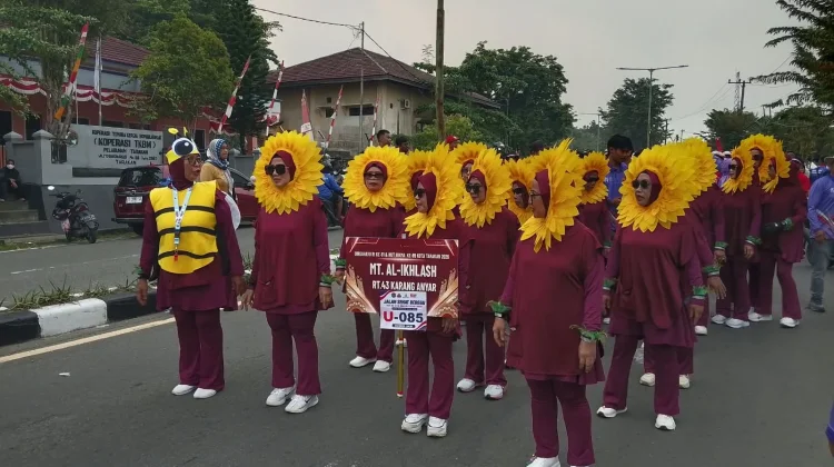Lomba Jalan Santai Beregu, HUT RI ke 81 dan HUT HIKMA ke 89 Tahun