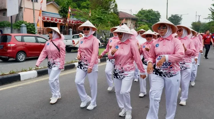 Ribuan Peserta Ikuti Jalan Sehat Beregu Kolaborasi 2026 di Tarakan