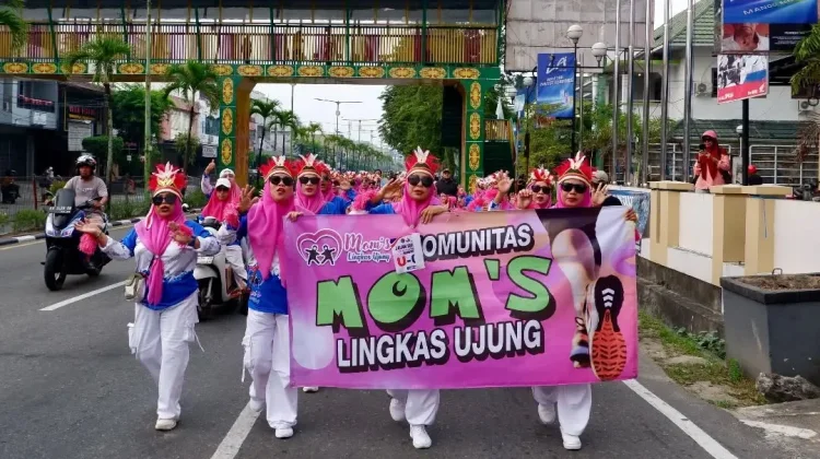 Ribuan Peserta Ikuti Jalan Sehat Beregu Kolaborasi 2026 di Tarakan