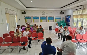 Babinsa Kelurahan Kampung Empat Memonitor Rapat Koordinasi
