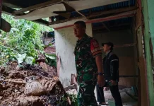 Longsor Hantam Rumah di RT 05 Lingkas Ujung