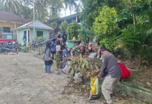 Kelurahan Selumit Lakukan Jumat Bersih
