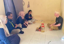 RRI Tarakan Mengajak Warga Tunanetra Rasakan Gemuruh Sepak Bola Dunia