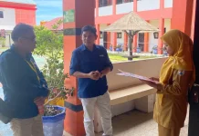 RRI Tarakan Mengajak Siswa SLB Negeri Tarakan Dengarkan Siaran Sepak Bola Dunia