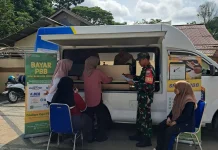 Babinsa Kelurahan Kampung Enam melaksanakan komunikasi dan sosialisasi monitor