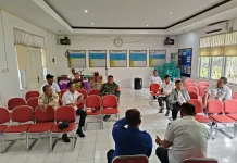 Babinsa Kelurahan Kampung Empat Memonitor Rapat Koordinasi