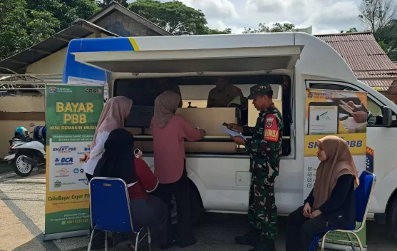 Babinsa Kelurahan Kampung Enam melaksanakan komunikasi dan sosialisasi monitor