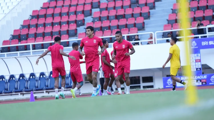 Potret Sesi Latihan Malut United di Stadion Jatidiri
