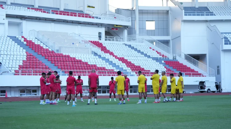 Potret Sesi Latihan Malut United di Stadion Jatidiri
