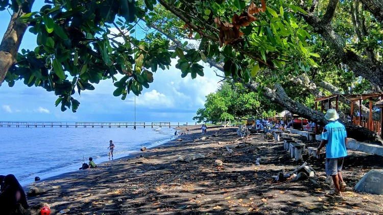 Potret Keindahan Pantai Kastela