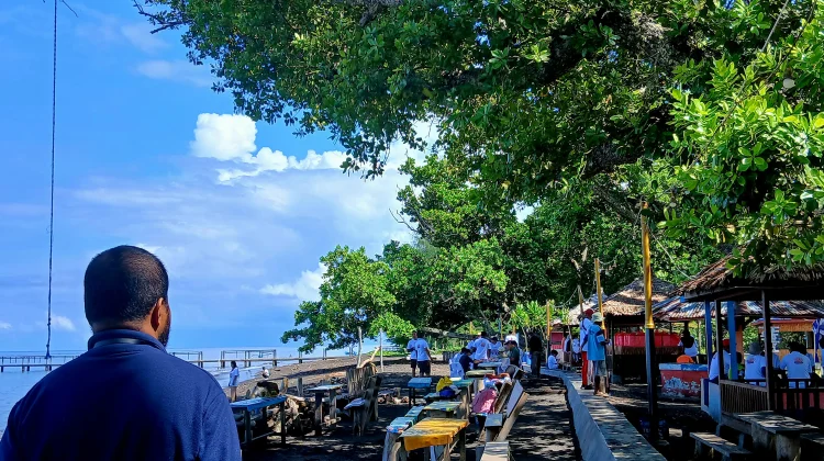 Potret Keindahan Pantai Kastela