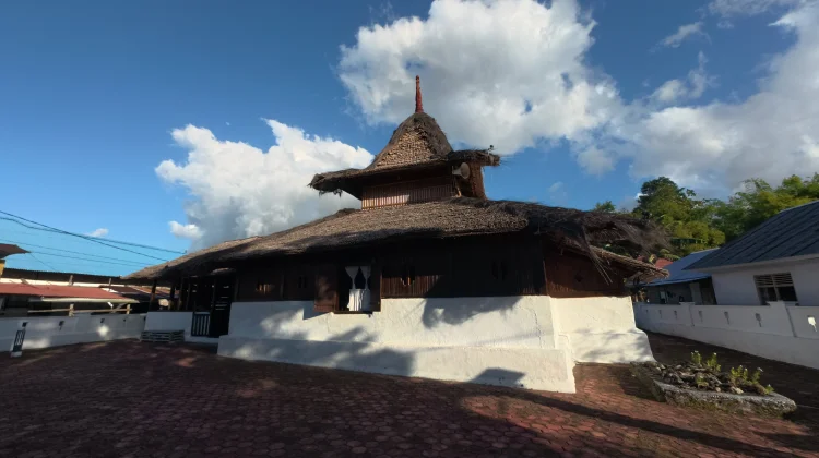 Masjid Tua Wapaue, Jejak Religi "Ambon Manise"