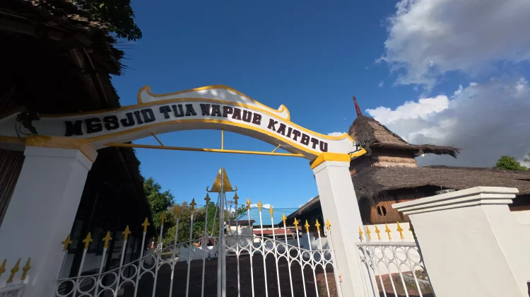 Masjid Tua Wapaue, Jejak Religi "Ambon Manise"