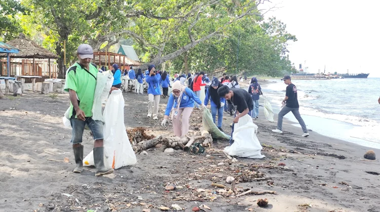 Aksi Bersih Pantai, Program Cinta Lingkungan RRI Fest 2026 di Ternate