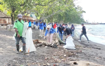 Aksi Bersih Pantai, Program Cinta Lingkungan RRI Fest 2026 di Ternate