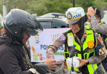 Takjil Gratis Satlantas Sasar Pengguna Jalan di Halmahera Tengah