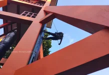 Menuruni Ketinggian dengan Rappelling di Basarnas Ternate