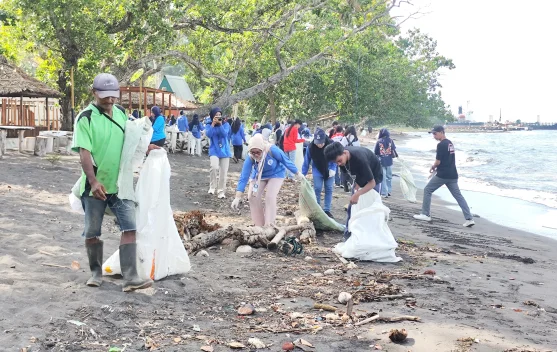 Aksi Bersih Pantai, Program Cinta Lingkungan RRI Fest 2026 di Ternate