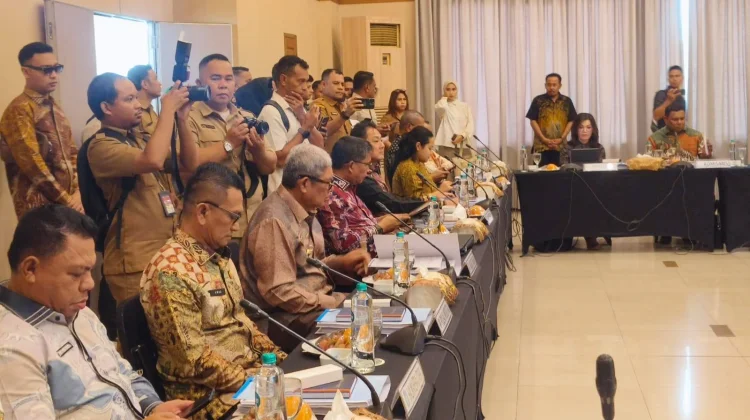 Komitmen Daerah, Bupati Maluku Tenggara Hadiri RUPS Bank Maluku Malut