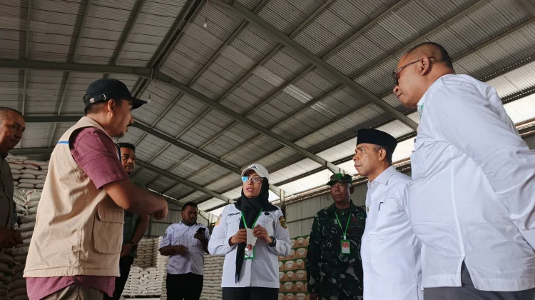 Wawali Kota Tual Beserta Jajaran TIM Pantau Stok Beras dan Minyak Subsidi