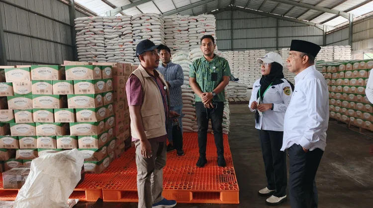 Wawali Kota Tual Beserta Jajaran TIM Pantau Stok Beras dan Minyak Subsidi