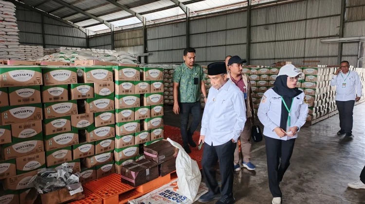 Wawali Kota Tual Beserta Jajaran TIM Pantau Stok Beras dan Minyak Subsidi