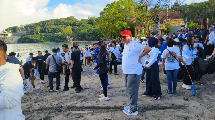 Bupati Maluku Tenggara Ikut Gerakan Bersih Pantai Bersama Wamendagri di Lombok