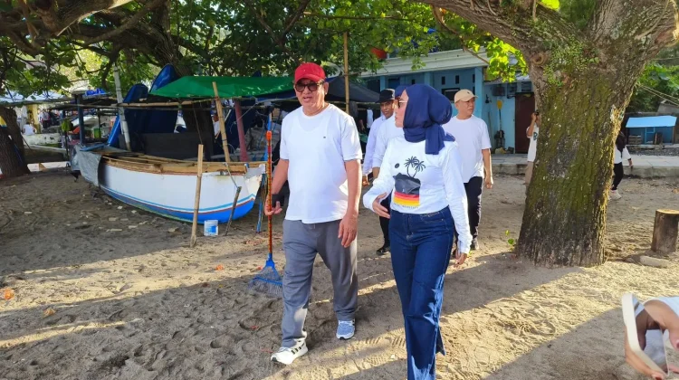 Bupati Maluku Tenggara Ikut Gerakan Bersih Pantai Bersama Wamendagri di Lombok