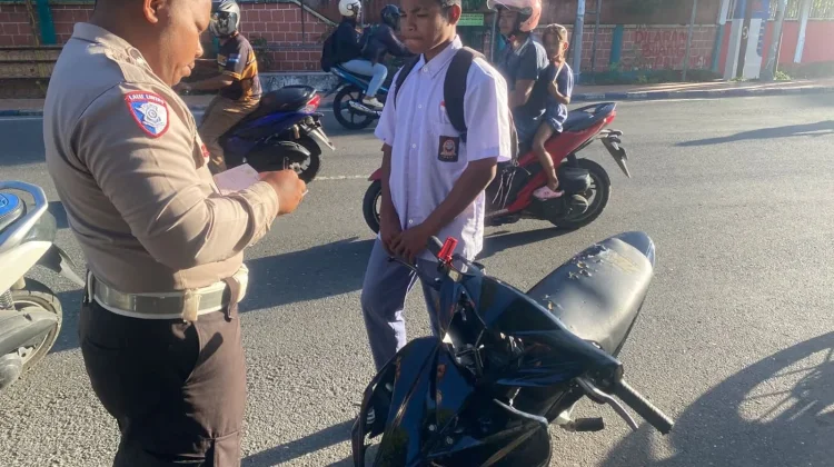 Edukasi Hukum dan Keamanan Berlalulintas Dilakukan Personil Polres Tual