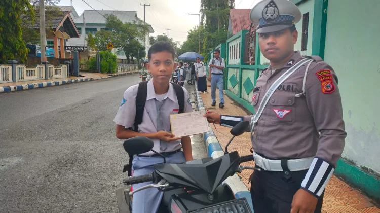 Edukasi Hukum dan Keamanan Berlalulintas Dilakukan Personil Polres Tual