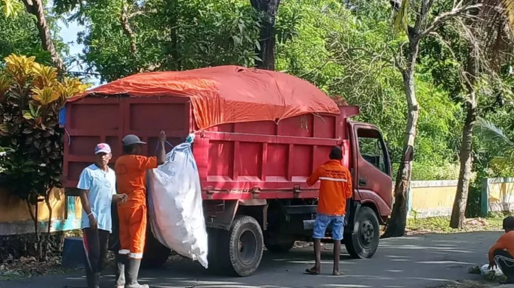 Kodim 1503/Tual Gelar Jumat Bersih Bersama Dinas Kebersihan
