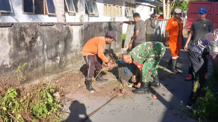 Kodim 1503/Tual Gelar Jumat Bersih Bersama Dinas Kebersihan