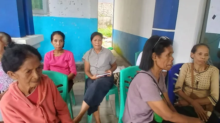 Penyaluran Bantuan Beras dan Minyak Goreng Perum Bulog di Tual