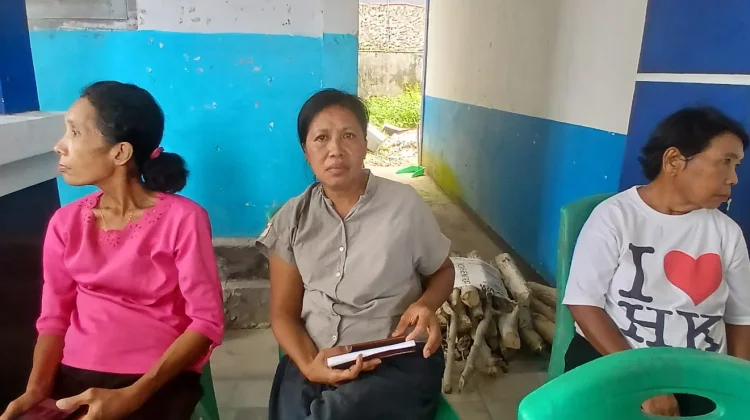 Penyaluran Bantuan Beras dan Minyak Goreng Perum Bulog di Tual