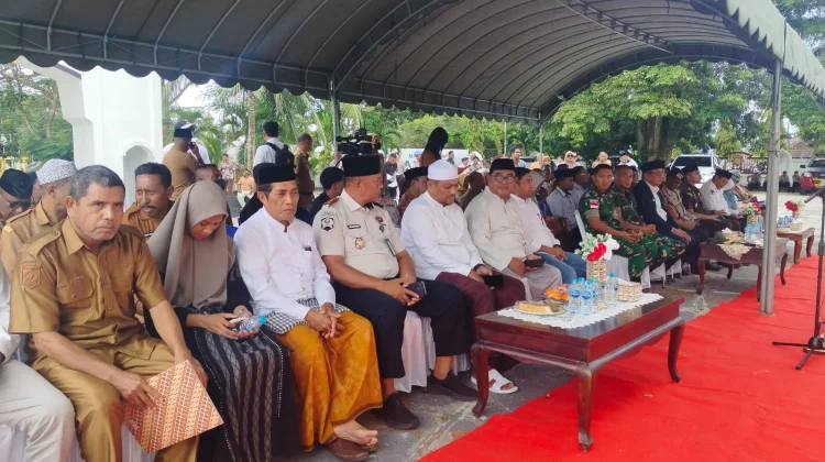 Pemkab Maluku Tenggara Serahkan 31 Sapi Kurban untuk Masyarakat
