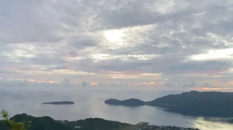 Pesona Gunung Api Lewerani di Banda Neira