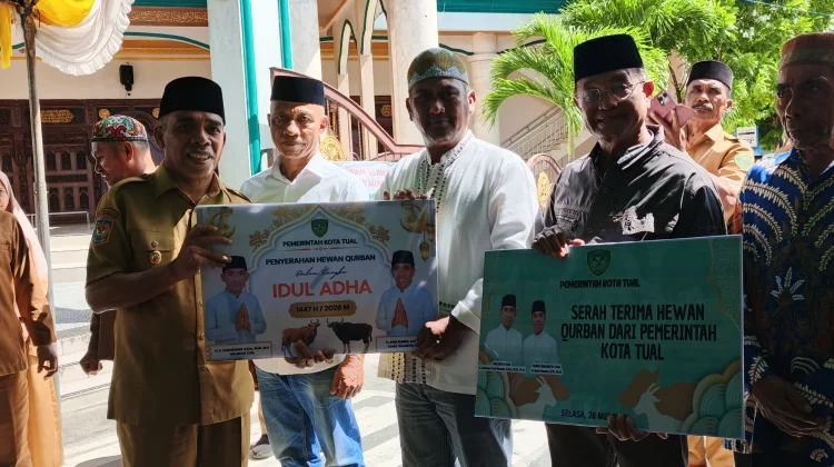 Walikota Serahkan Bantuan Hewan Kurban di Masjid Al Hurriyah 45 Kota