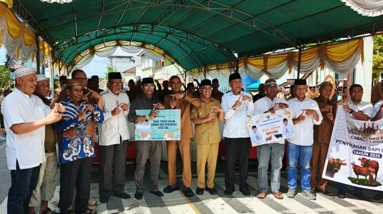 Walikota Serahkan Bantuan Hewan Kurban di Masjid Al Hurriyah 45 Kota