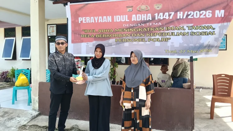Polres Tual Salurkan 200 Paket Daging Qurban