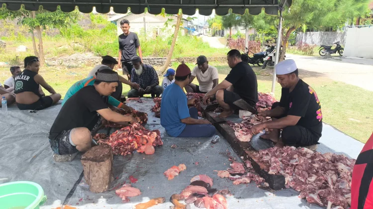 DKM Darul Islam Sembelih Hewan Kurban di Bantu Warga hingga Anak Muda
