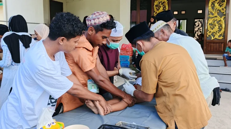 DKM Darul Islam Tanah Putih Bekerjasma dengan Dinkes Tual Lakukan Khitan Massal