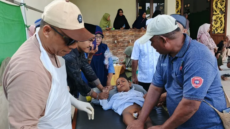 DKM Darul Islam Tanah Putih Bekerjasma dengan Dinkes Tual Lakukan Khitan Massal