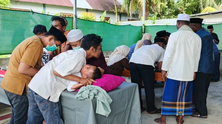 DKM Darul Islam Tanah Putih Bekerjasma dengan Dinkes Tual Lakukan Khitan Massal