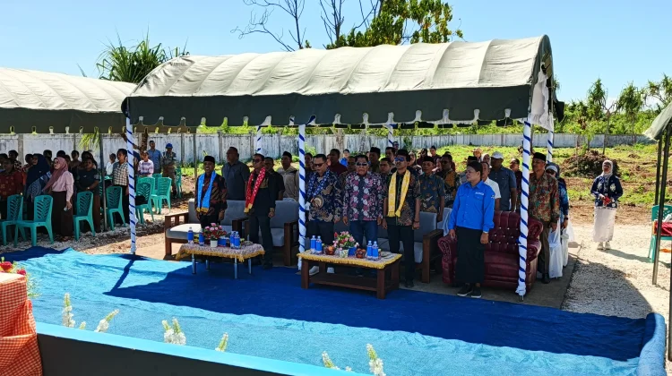 Resmikan Gedung Sekolah SMP N 13 Kota Tual hingga Tanam Pohon di Lahan Sekolah