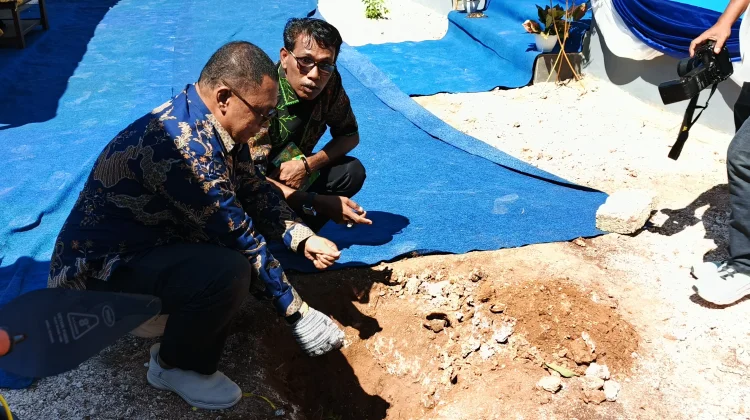 Resmikan Gedung Sekolah SMP N 13 Kota Tual hingga Tanam Pohon di Lahan Sekolah