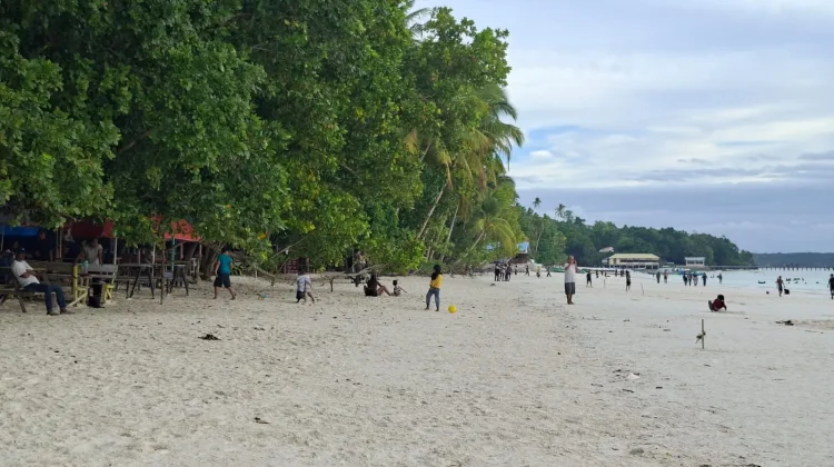 Pasca Perayaan Iduladha, Wisatawan Serbu Pantai Pasir Panjang